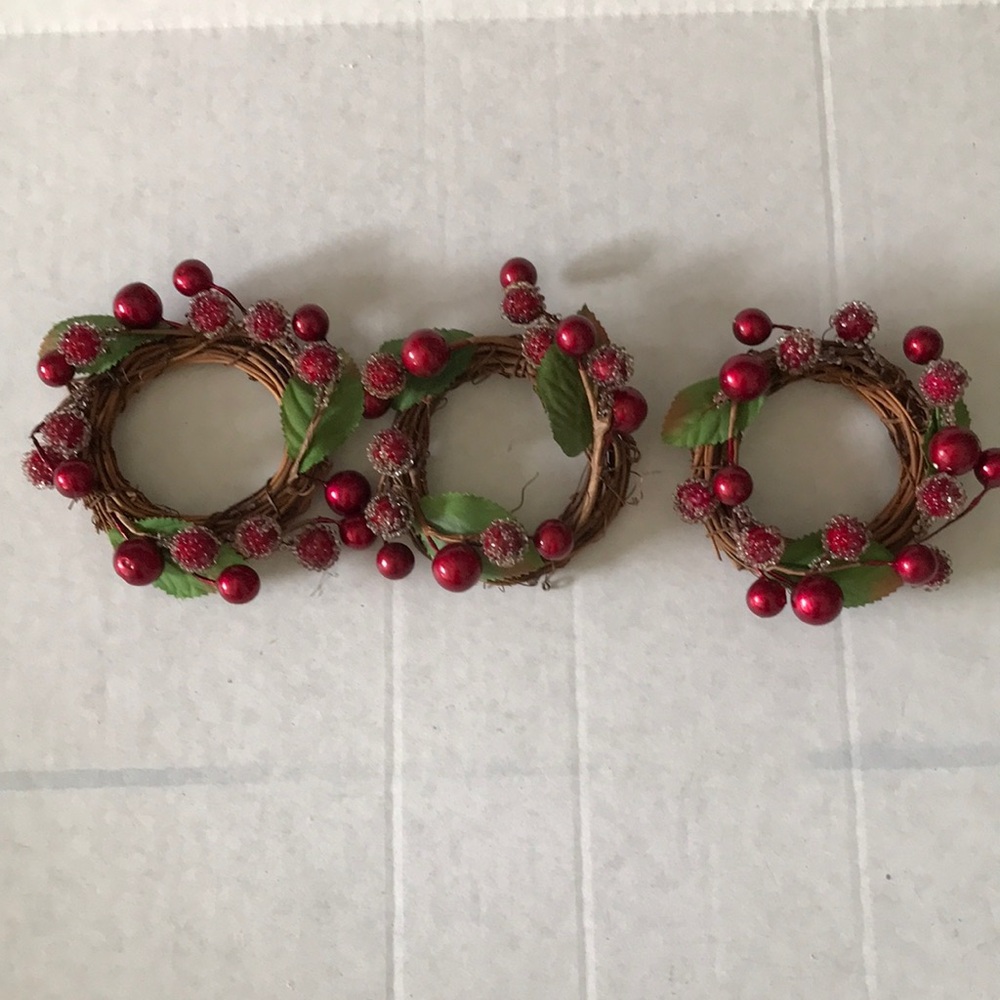 Festive Red Berry Rings